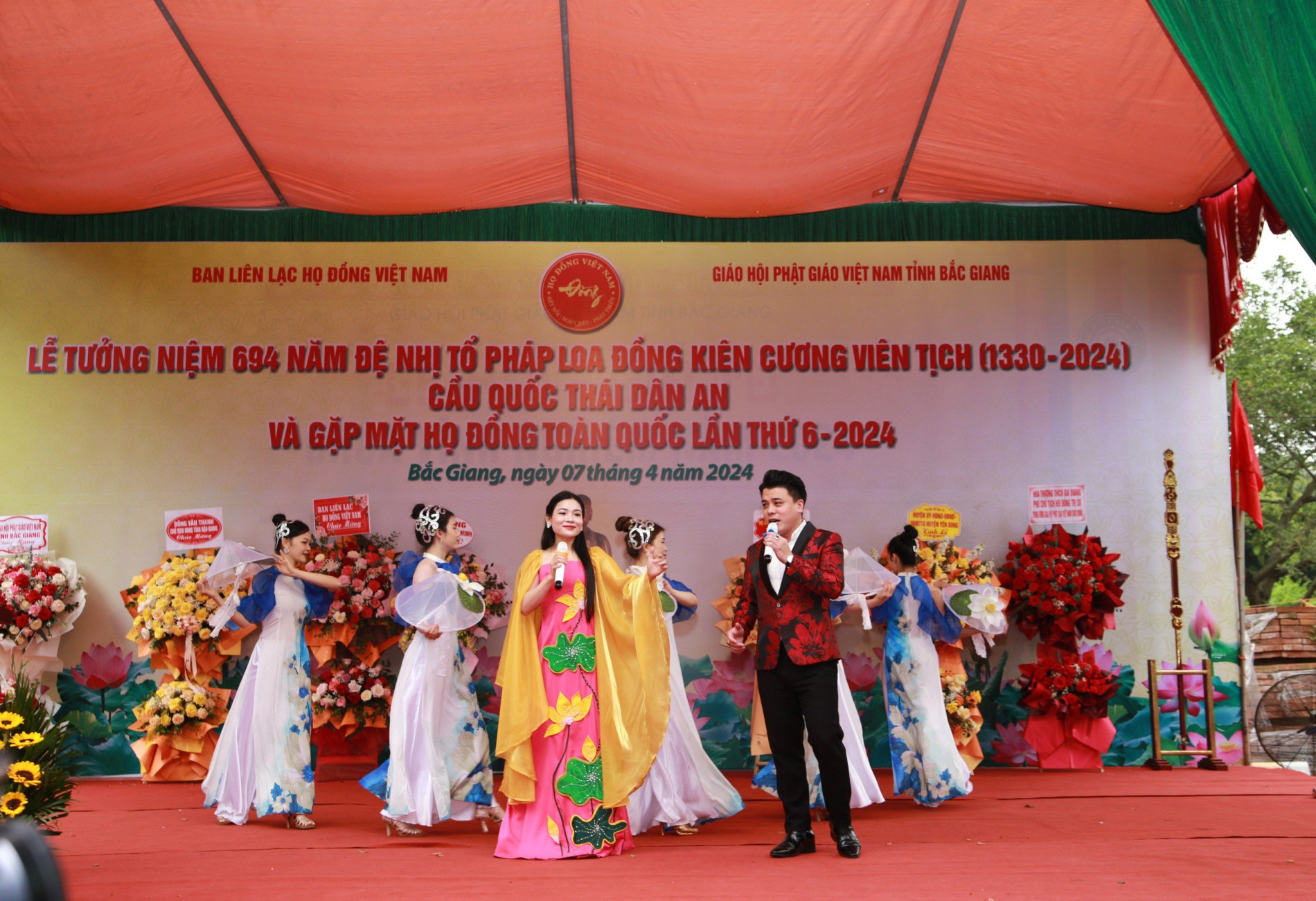 hinh-anh-an-tuong-ve-le-tuong-niem-694-nam-nhi-to-phap-loa-dong-kien-cuong-nhap-niet-ban