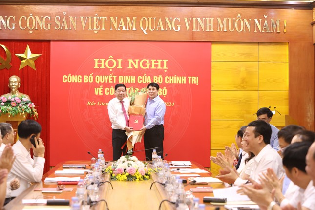 trung-tuong-nguyen-van-gau-giu-chuc-bi-thu-tinh-uy-bac-giang