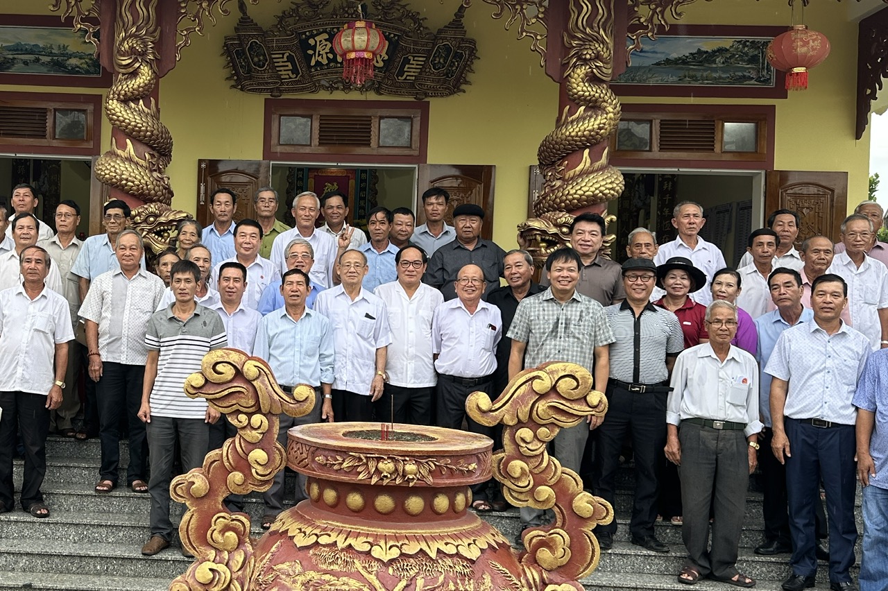 ban-lien-lac-ho-dong-viet-nam-trao-qua-tri-an-nhan-ngay-thuong-binh-liet-si-nam-2024