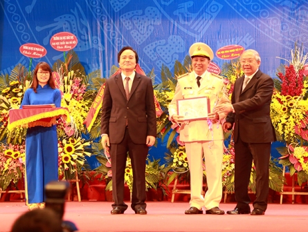 vi-giao-su-dau-tien-cua-luc-luong-canh-sat-phong-chay-chua-chay