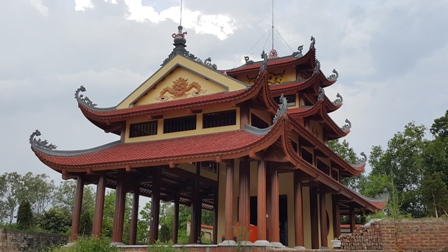 nha-tu-duong-mo-chi-vua-moi-khanh-thanh-nam-2016-cua-mot-gia-dinh-thuoc-nhanh-ho-dong-o-thon-khe